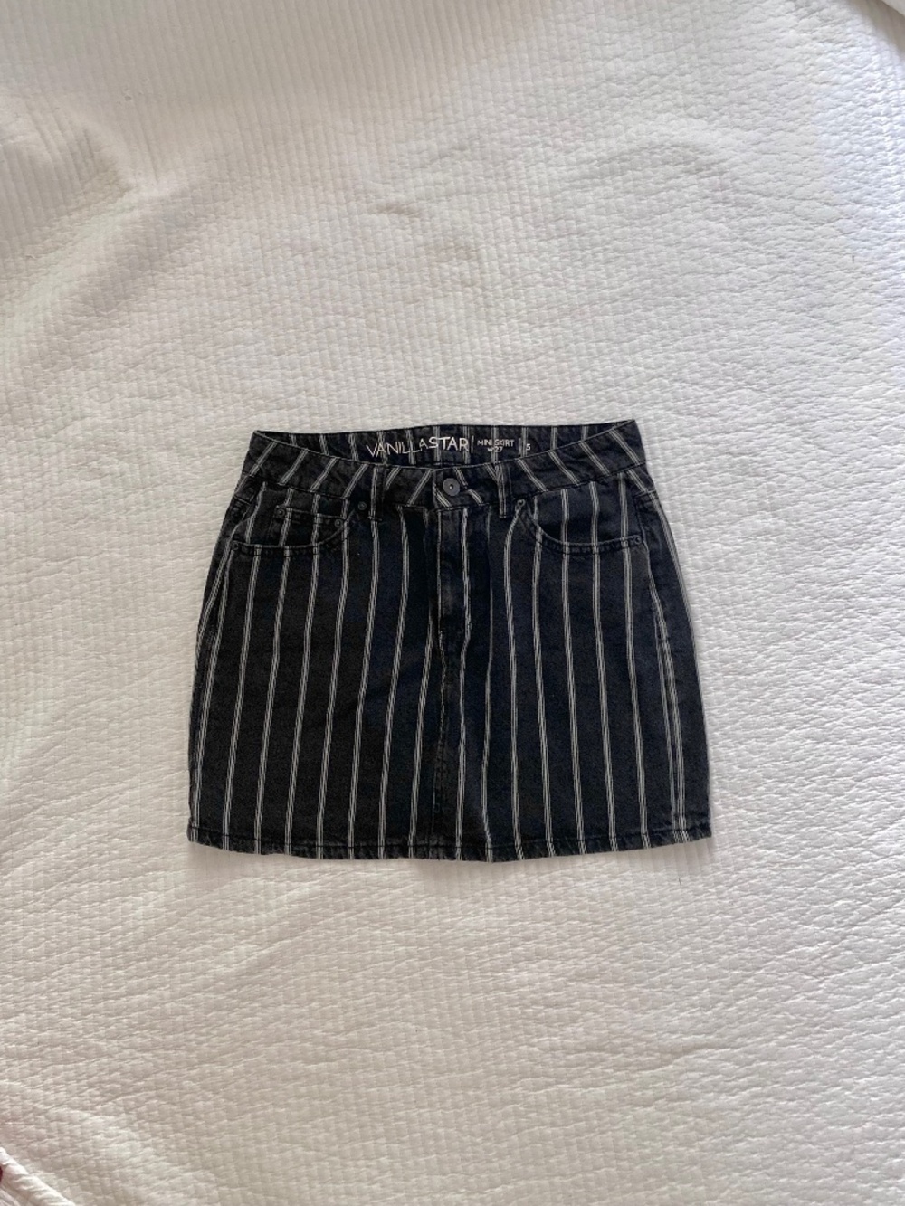black and white striped mini skirt